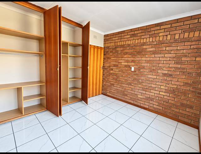 2 BEDROOM TOWNHOUSE FOR SALE IN STRUBENVALE